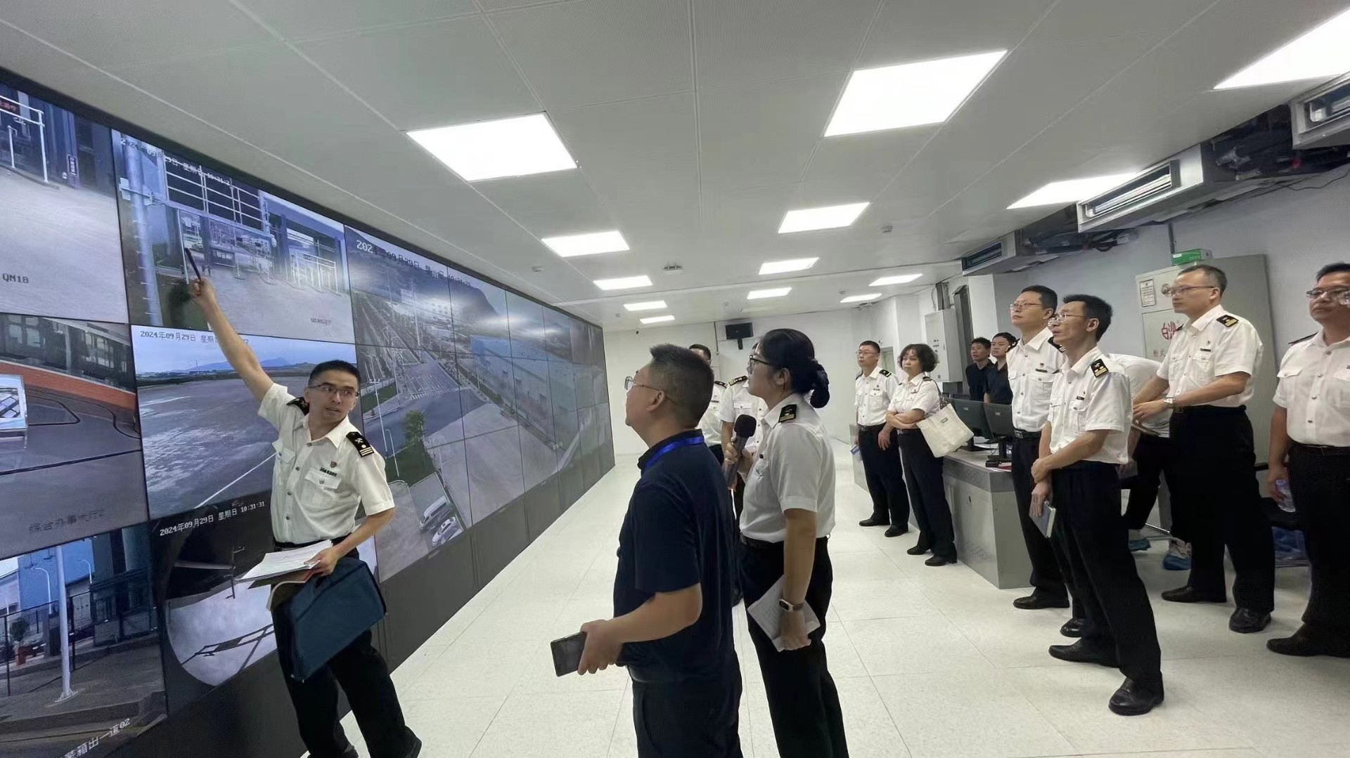 福州海關相關領導深入寧德保稅物流中心（B保）項目調(diào)研，蔡慧銘拍攝3.jpg